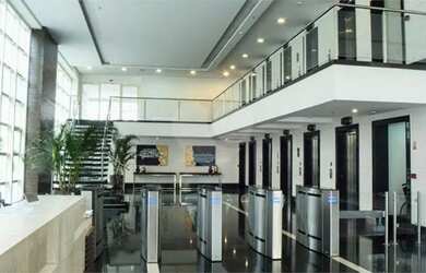 Imagem: O depósito possui 4 Vagas na garagem, 50m² de Área e está