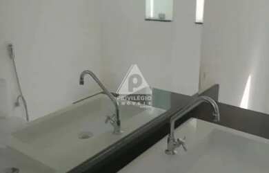 Imagem 10: Cobertura Luxuosa à Venda em Copacabana 4 Suítes, Terraço e Churrasqueira