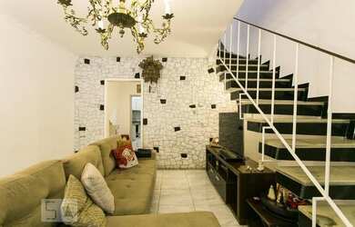 Imagem: A casa possui 3 Dormitórios, 2 Banheiros e está localizado