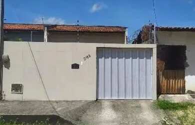 Imagem: A casa possui 1 Dormitório, 1 Banheiro, 2 Vagas na garagem