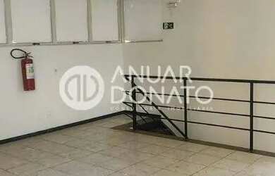 Imagem: O depósito para alugar possui 2 Vagas na garagem e 93m² de