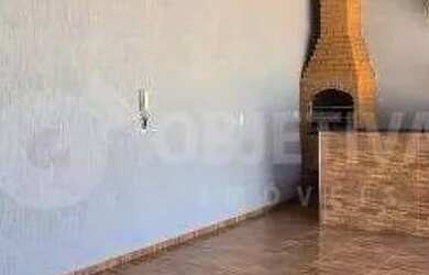 Imagem: A casa para alugar possui 3 Dormitórios, 3 Banheiros, 2 Vagas