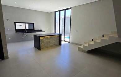 Imagem: A casa possui 4 Dormitórios, 5 Banheiros, 2 Vagas na garagem