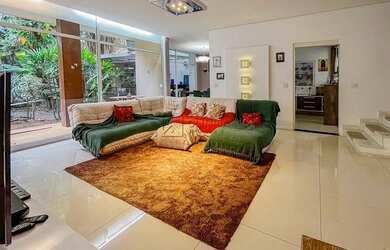 Imagem: A casa em condomínio possui 5 Dormitórios, 5 Banheiros, 5