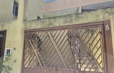 Imagem: A casa possui 2 Dormitórios, 2 Banheiros, 1 Vaga na garagem