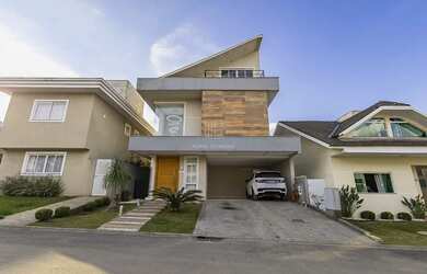 Imagem: A casa em condomínio possui 4 Dormitórios, 5 Banheiros, 4