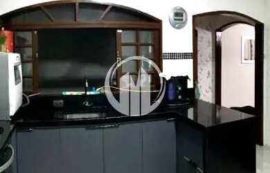 Imagem: A casa possui 3 Dormitórios, 2 Banheiros, 2 Vagas na garagem