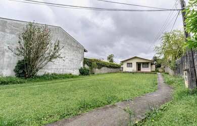 Imagem: O terreno possui 2.340m² de Área e está localizado em Abranches