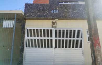 Imagem: A casa possui 4 Dormitórios, Acomodam 15 pessoas, 1 Vaga na