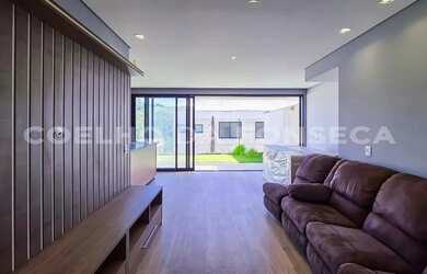 Imagem: A casa em condomínio possui 3 Dormitórios, 3 Banheiros, 3