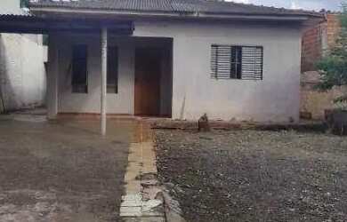 Imagem: A casa possui 3 Dormitórios, 1 Banheiro, 4 Vagas na garagem