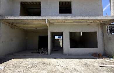 Imagem: A casa em condomínio possui 3 Dormitórios, 3 Banheiros, 2