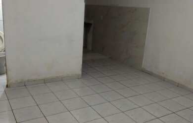 Imagem: A casa possui 2 Dormitórios, 1 Banheiro, 1 Vaga na garagem