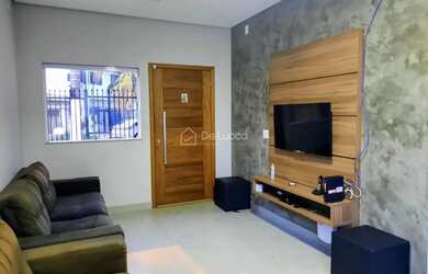 Imagem: A casa possui 4 Dormitórios, 5 Banheiros, 2 Vagas na garagem