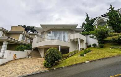 Imagem: A casa em condomínio possui 4 Dormitórios, 5 Banheiros, 5