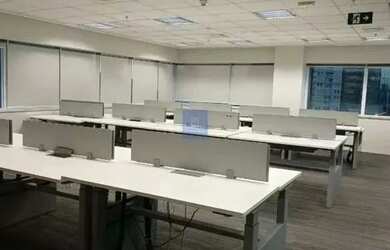 Imagem: O depósito possui 5 Vagas na garagem, 322m² de Área e está