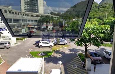 Imagem: O depósito possui 2 Vagas na garagem e 30m² de Área e está