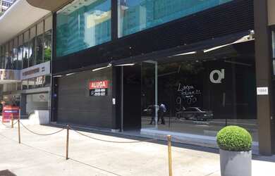 Imagem 9: Loja amplo vão livre, alto padrão c/ 5 vagas de frente p/ a avenida....