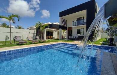 Imagem: A casa possui 5 Dormitórios, 3 Vagas na garagem e está localizado