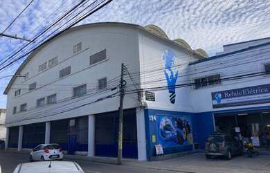 Imagem: O depósito possui 5 Vagas na garagem e 7200m² de Área e está