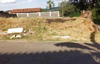 Imagem: O terreno possui 240m² de Área e está localizado em Pedro