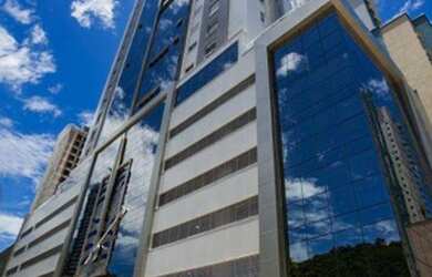 Imagem: O apartamento possui 4 Dormitórios, 5 Banheiros, 2 Vagas na