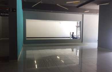 Imagem 7: Loja amplo vão livre, alto padrão c/ 5 vagas de frente p/ a avenida....