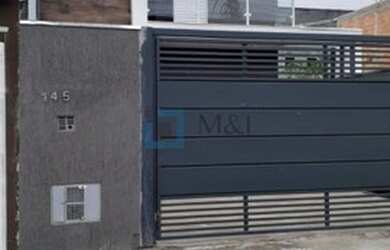 Imagem: A casa possui 3 Dormitórios, 2 Banheiros, 3 Vagas na garagem