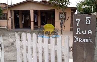 Imagem: A casa possui 3 Dormitórios, 2 Banheiros, 2 Vagas na garagem