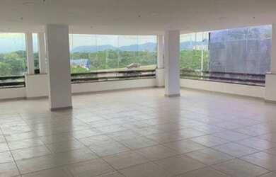 Imagem: O depósito possui 5 Vagas na garagem, 435m² de Área e está