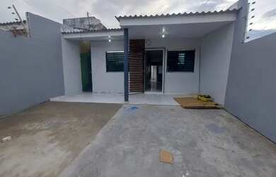 Imagem: A casa possui 2 Dormitórios, 1 Banheiro, 2 Vagas na garagem