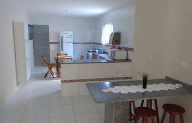 Imagem: A casa possui 3 Dormitórios, 2 Banheiros, 2 Vagas na garagem