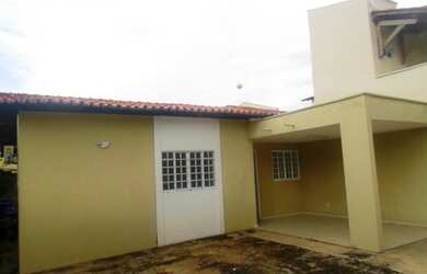 Imagem: A casa possui 2 Dormitórios, 2 Banheiros, 2 Vagas na garagem