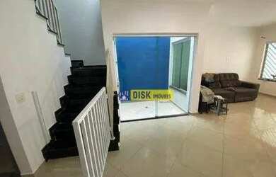 Imagem: A casa possui 3 Dormitórios, 3 Banheiros, 4 Vagas na garagem