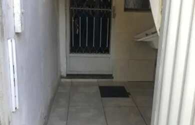 Imagem: A casa possui 1 Dormitório, 1 Banheiro e está localizado