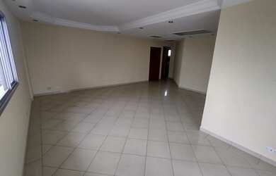 Imagem: O apartamento possui 3 Dormitórios, 1 Banheiro, 2 Vagas na