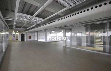 Imagem: O depósito possui 5 Vagas na garagem, 1.970m² de Área e