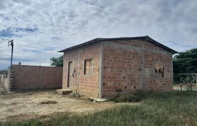 Imagem: A casa em condomínio possui 2 Dormitórios, 1 Banheiro, 2 Vagas