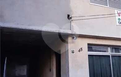 Imagem: A casa possui 3 Dormitórios, 3 Banheiros, 4 Vagas na garagem