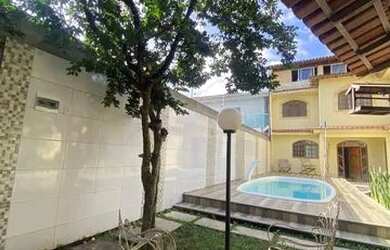 Imagem: A casa possui 4 Dormitórios, 5 Vagas na garagem e está localizado