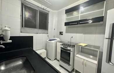 Imagem: O apartamento possui 2 Dormitórios, 1 Banheiro, 1 Vaga na garagem