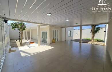 Imagem: A casa à venda possui 3 Dormitórios, 4 Banheiros, 4 Vagas