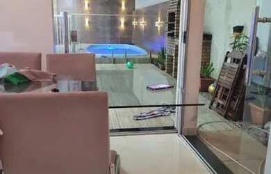 Imagem: A casa em condomínio possui 4 Dormitórios, 4 Banheiros, 2