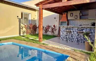 Imagem: A casa possui 2 Dormitórios, 1 Banheiro, 1 Vaga na garagem