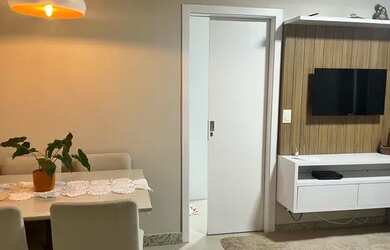 Imagem: O apartamento possui 1 Dormitório, 1 Banheiro, 1 Vaga na garagem