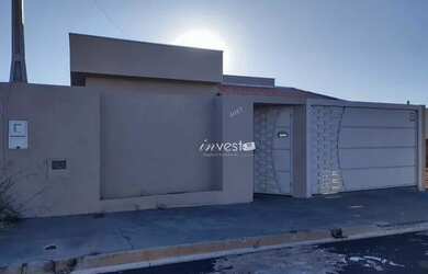 Imagem: A casa possui 2 Dormitórios, 2 Banheiros e 200m² de Área