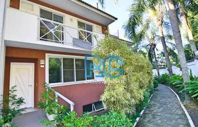 Imagem: A casa em condomínio possui 5 Dormitórios, 4 Banheiros, 3