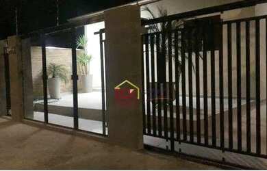 Imagem: A casa possui 3 Dormitórios, 3 Banheiros, 5 Vagas na garagem