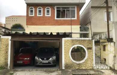 Imagem: A casa possui 4 Dormitórios, 3 Banheiros, 2 Vagas na garagem