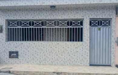 Imagem: A casa possui 3 Dormitórios, 2 Banheiros e está localizado